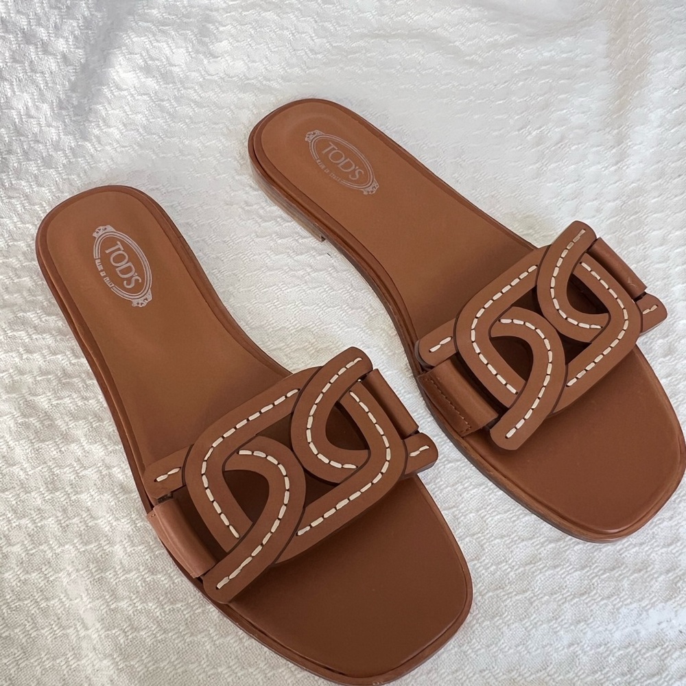 SOLD Tod’s Sandals mules Chain design cognac